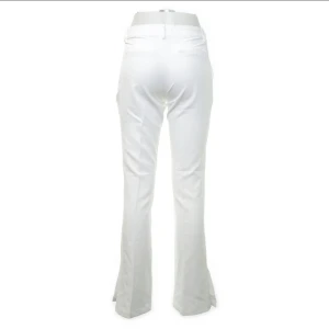 Kostymbyxor bikbok  - Säljer mina vita kostymbyxor i strl 36. de slut överallt köpte för 400kr.