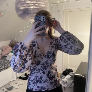 Lila blus från Gina tricot  - Jättefin blus i bra skick❤️