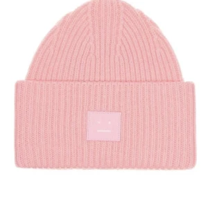 Acne mössa - Säljer min acne mössa som är köpt här på plick💗säljer den då den inte används längre, mössan har jag endast haft fåtal gånger så den är i fint skick💗