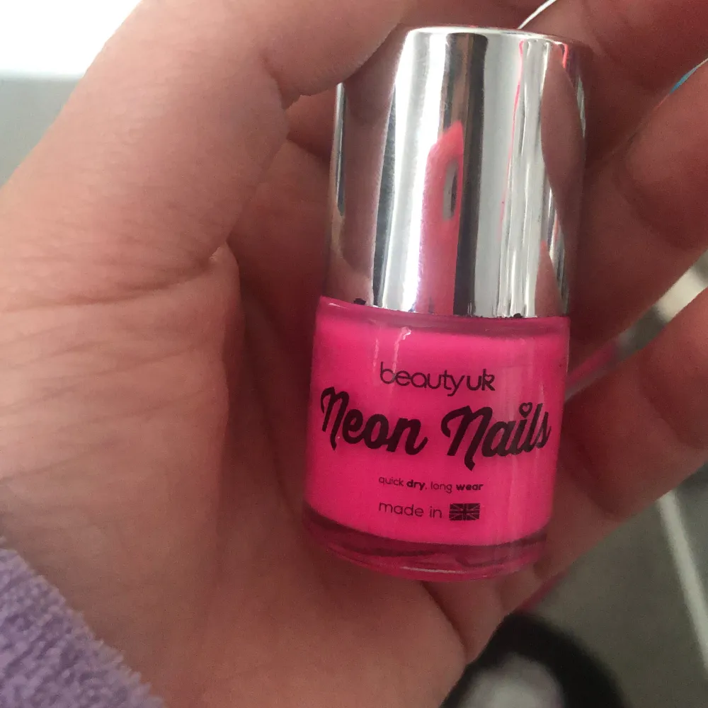 Helt ny oanvänd nagellack. Övrigt.