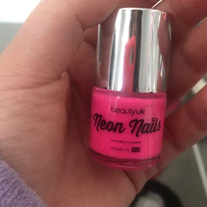 Neon Pink - Helt ny oanvänd nagellack