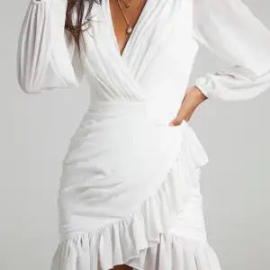 Jag söker denna klänning. Den kommer från showpo i storlek 38. Har en i storlek 36 om någon skulle vilja byta.😍😍