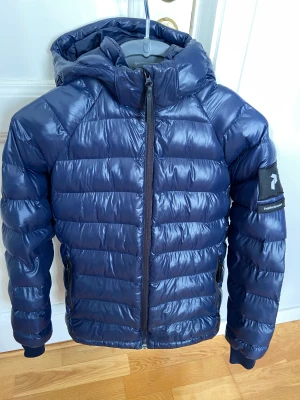 Peak performance jacka  - Peak jacka i bra skick. Använd fåtalgånger
