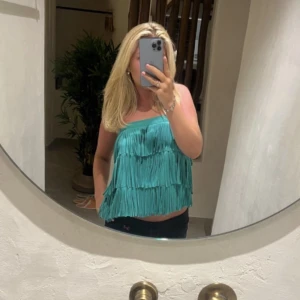 Kjol/topp - Säljer dnehär kjolen som jag har använt som topp från zara💗