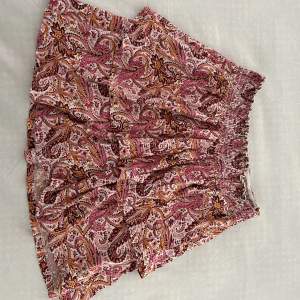 Fin kjol från Ginatrico, sparsamt använd 