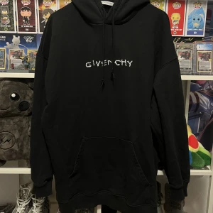 Givenchy Imperfect Hoodie - Tröja i xl. Fint skick utan skador.