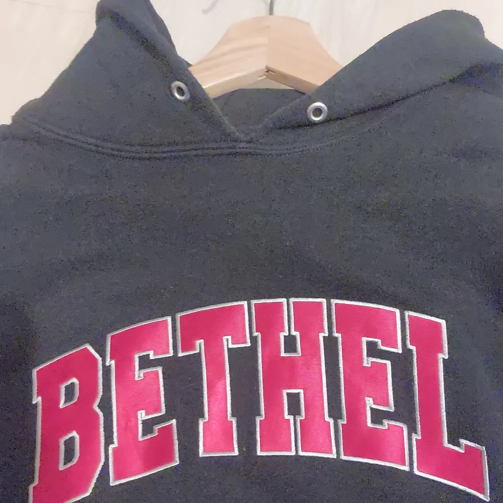 Bethel college hoodie dm för frågor. . Hoodies.