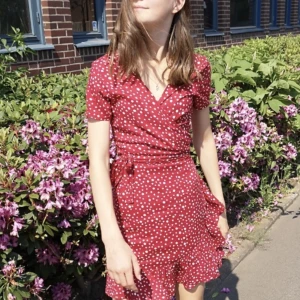 Supersöt vårkläning❤️ - Säljer min fina omlottklänning! ❤️❤️