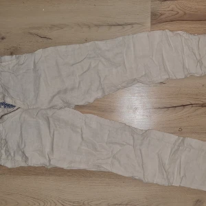 Linnebyxor - Sköna linnebyxor från Kappahl. Använda en gång. Nypris: 599