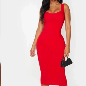 Klänning  - Säljer denna klänning från prettylittlething. Helt oanvänd, då den tyvärr är för liten för mig 