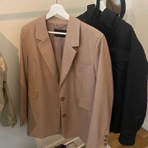 Kavaj - Säljer denna oversized kavaj i strl S