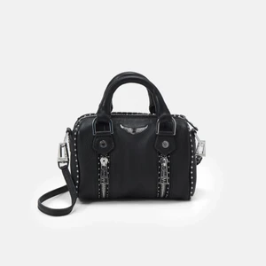 Intresse koll  -  Då jag har tröttnat på min Zadig väska så lägger jag ut för intresse koll. Det finns tecken på användning men är fortfarande i bra skick. Säljs om jag får ett bra pris:)eller köp direkt för 1900kr+frakt💕 Köptes för 3000kr