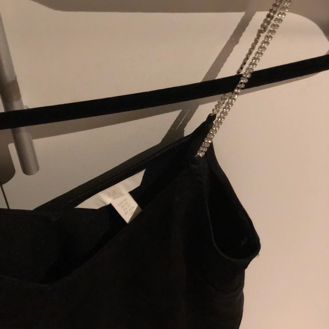 Fint svart linne med glitter detaljer - 90