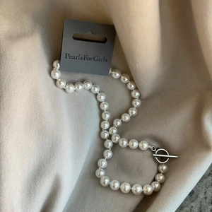 Pärlhalsband - Pearlsforgirls halsband oanvänd💗