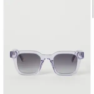 Säljer dessa fina hm X chimi glasögon!! 04 modellen:)