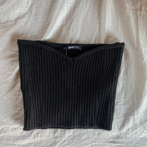 Stickad topp🐻 - Stickad topp som är helt oanvänd 🐻 strl L men väldigt liten i storleken och stretchig ❤️‍🔥