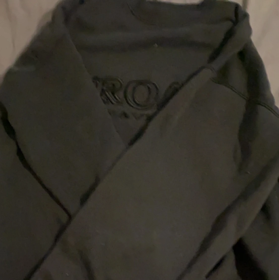 En svart tröja storlek m - 90