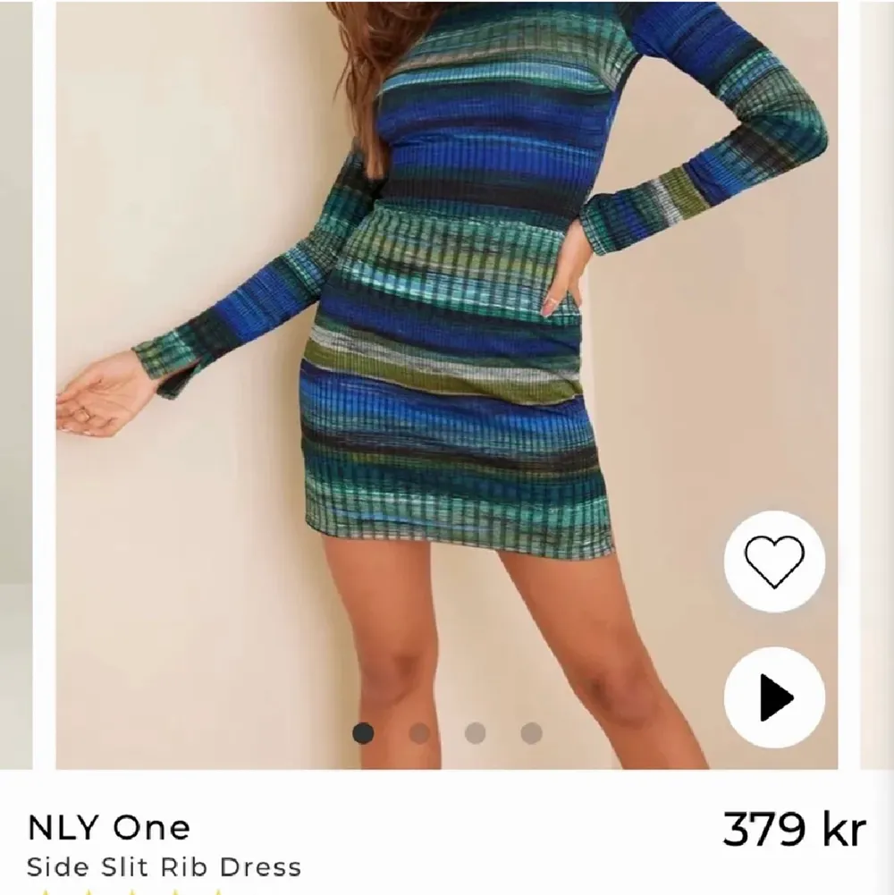 Säljer denna klänning från Nelly, den är helt ny med prislapp kvar! Jag kan både mötas upp i Stockholm eller självklart frakta. . Klänningar.