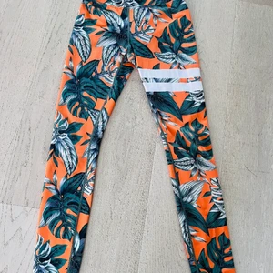 Stronger tights strl s - Säljer ett par strongare tights i strl S. Pris 150kr exkl frakt 