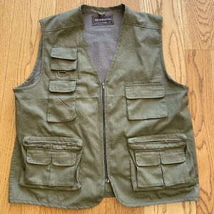 Väst, cargo/fiskar - Märkt XL Passar M/L