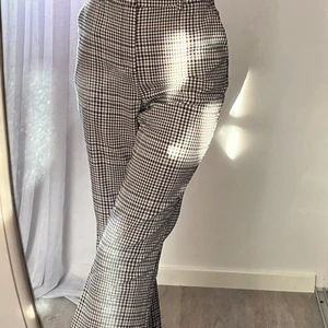 Kostymbyxor från Gina  - Fina kostymbyxor från Gina, är noppriga ( inget som syns pga mönster) ❣️