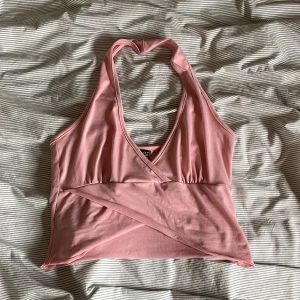 Shein topp - Halterneck topp från shein, så fin rosa färg. Knappt använd 