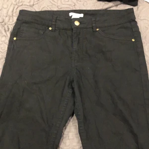 Svarta Skinny jeans  - Skinny jeans från H&M storlek 38 