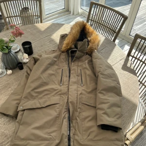 Fin Everest dunparkas i nyskick - Jätte fin dunparkas i nyskick