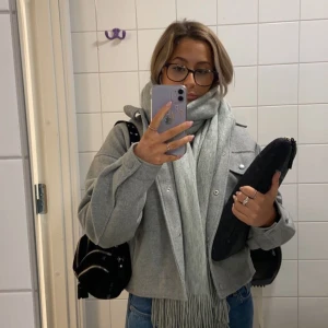 Kappa  - Supper fin kappa från vero moda, det är i väldigt bra skick och inget fel på säljer pga den inte kommer till användning längre☺️