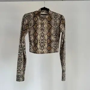 Snake print cropped top 