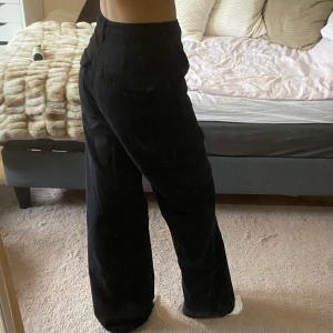 Cargobyxor från pull&bear - Rensar kläder och har för många cargobyxor!!