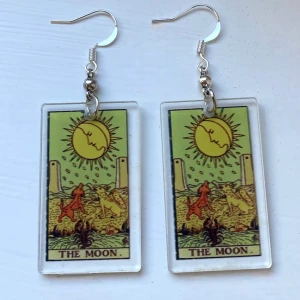 Moon örhängen 🌙 - Nickelfria krokar och fri frakt 💙