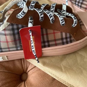 Burberry skor - ALDRIG ANVÄNDA!!!!!!