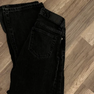 Svarta jeans  - Säljer dessa svart/gråa jeans från lager 157 tyvärr för små för mig så kan ej ta kort på men går säkert att googla på deras hemsida ifall dom finns kvar 💞