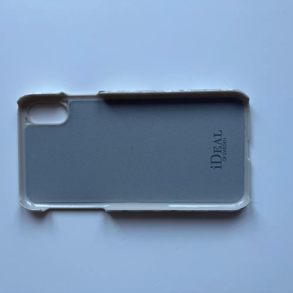 Iphoneskal från Ideal of Sweden till en IPhone XR. Skalet är i valfritt bra skick då det enbart är använt ett fåtal gånger.. Övrigt.