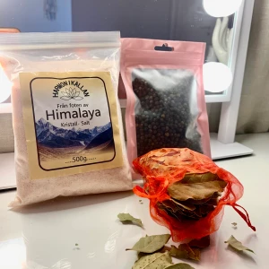 Häxkit - Häxkit med 500g Himalaya salt, peppar och lagerblad! Perfekt för spelljars!<3 Pris 100kr+frakt 59kr 