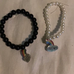 Kompis armband - Femma armbanden kostar 40kr (för båda) jätte fina och en bra present till sin kompis 