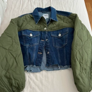 Zara jacka - Så snygg bomberjacka från zara i jeans! Går inte att få tag på längre! Sitter oversized! 