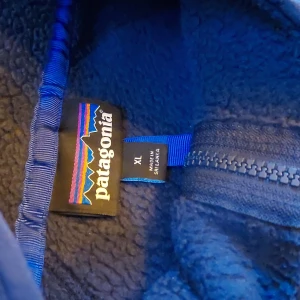 Patagonia fleece - En flecce tröja/jacka som är xl men passar bra på L pris kan diskuteras vid snabb affär