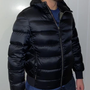 Parajumpers jacka sheen - Parajumpers vinterjacka ”sheen”, nypris 5500kr, storlek L passar som M/L, använt under hösten, Fri frakt eller mötas i Örebro