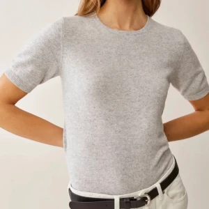 Soft Goat - Säljer denna knappt använda stickade t-shirten från Soft Goat! Kan även tänka mig att byta mot något annat💗