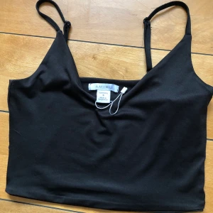 Linne - Skönt svart linne från newyorker. Jag har andra färger som jag också säljer. Frakt tillkommer på 20kr!