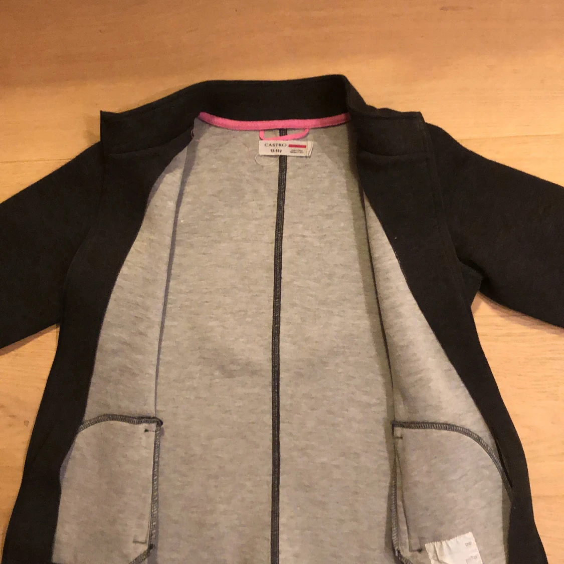 Svart tjock tröja storlek 10-14år - 90