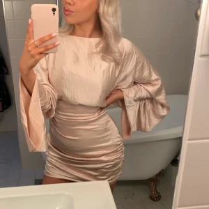 Hanna schönbergs kollektion NA-KD  - St 36, säljer för 250kr 