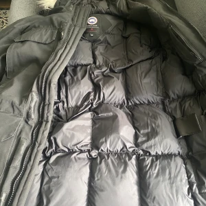 Canada Goose Vinterjacka  - Väldigt sparsamt använd, har haft den på mig 4-5 Gbg förra vintern  