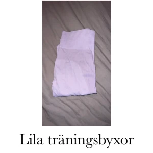 Träningsbyxor  - Säljer mina lilla träningsbyxor från lager 157 för att dom inte kommer till användning dom är i bra skick❤️Köparen står för frakten!