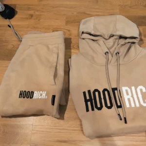 Beige Hoodrich set - Knappast använt och väl bevarat💘 