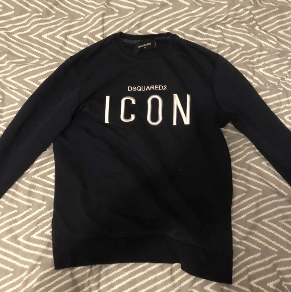 Två dsq tröjor och en kenzo tröja.  - 90