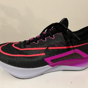 Nike fly 4 tunning new - I bought a wrong size! They are eu 44, uk 9, us 10. Never used, they still having the label. 