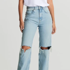 Gina Tricot jeans - Säljer dessa fina jeans, då jag tyvärr inte använder dem längre☺️Är i ett väldigt fint skick!